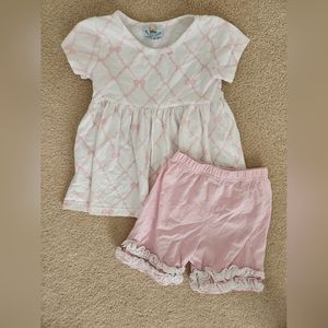 Busy Bees Smocks short set with pink bow pattern, size 3T.